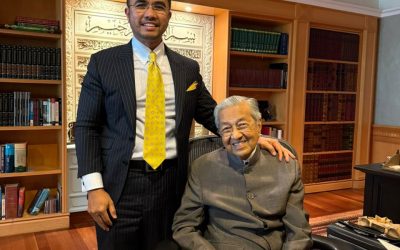 KETUA PEGAWAI EKSEKUTIF PKB EN. AZAD BIN JASMI, MELAKUKAN KUNJUNGAN HORMAT KEPADA PENASIHAT SG4 TUN MAHATHIR