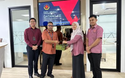 WARGA PKNK RAIKAN AIDILFITRI BERSAMA PKB : PENYERAHAN GOODIES RAYA & LAWATAN MESRA KE PEJABAT BAHARU PKB