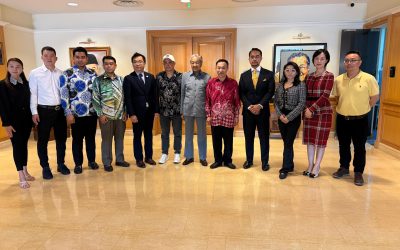 KUNJUNGAN HORMAT KPE PKB, EN. AZAD BIN JASMI KE ATAS TUN DR. MAHATHIR MOHAMAD, PENASIHAT SG4