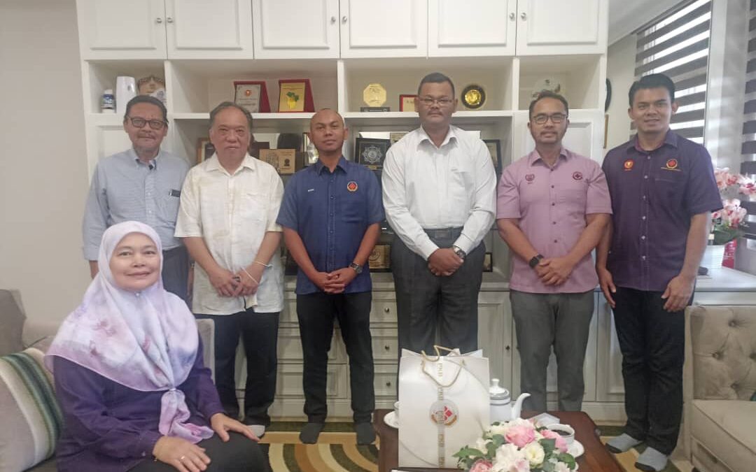 KUNJUNGAN HORMAT KUMPULAN PKB KE PEJABAT DAERAH DAN TANAH BALING